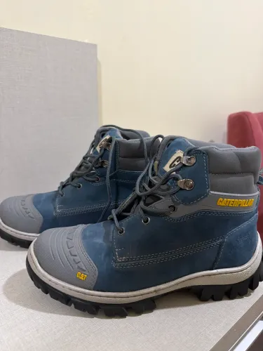Vende-se Bota Caterpillar nova