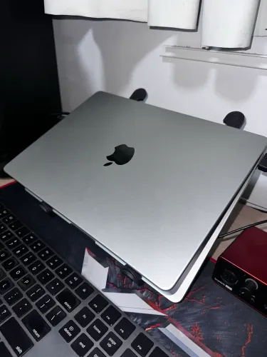 Macbook Pro M3 // 14 polegadas // 8gb de RAM // ssd 512gb