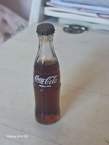 Miniatura garrafa Coca-Cola de vidro muito antiga para colecionadores