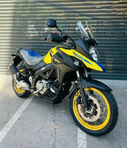 V-STRON 650 XT.