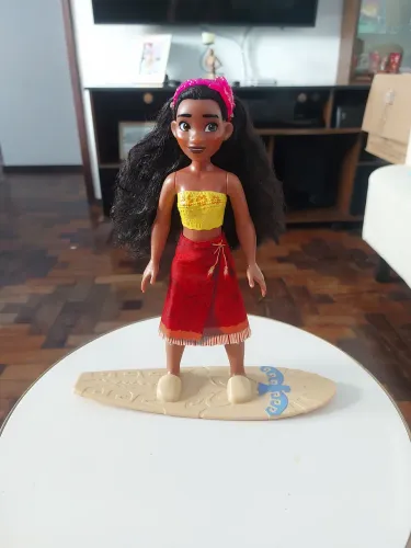 Boneca Disney Princesas Moana Surfista da Hasbro.