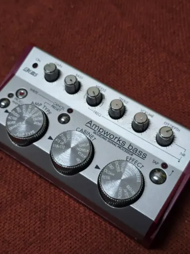 Pedaleira Korg AmpWorks Bass