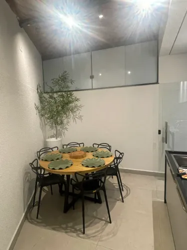 Mesa de Jantar Redonda 130 cm com 8 Cadeiras