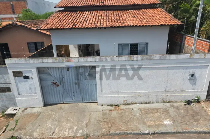 CASA DE 3 QUARTOS A VENDA NO SETOR RODOVIÁRIO