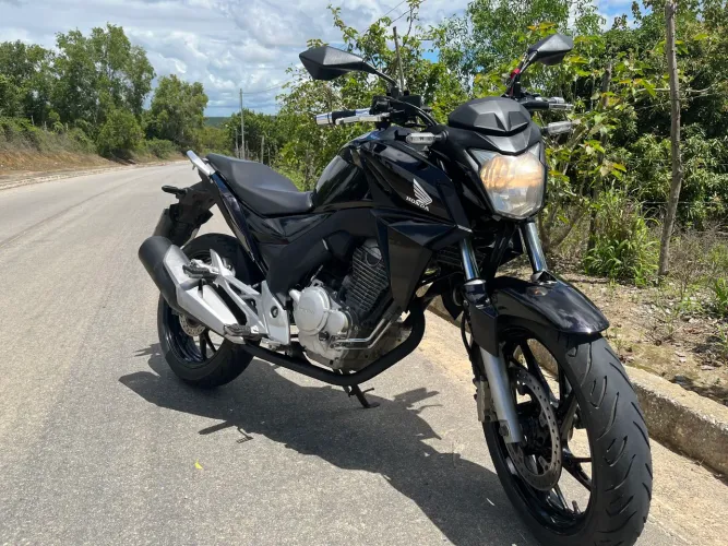 Cb twister 250f 2019 preta