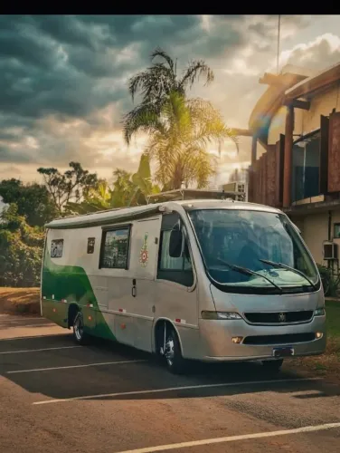 Motorhome VW/Marcopolo 2002, Motor-Casa ônibus, placa solar, ar, banheiro e cozinha