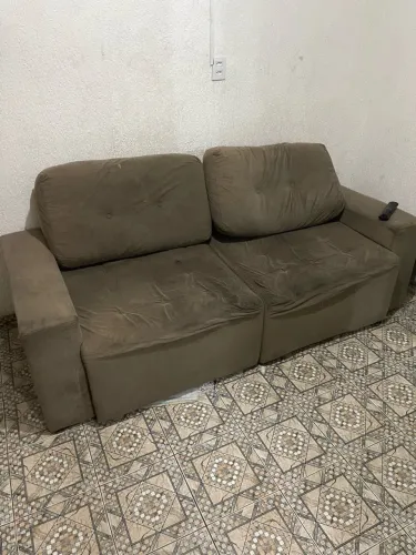 Sofá retrátil muito confortável 