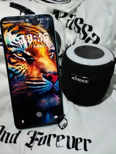 Infinix Hot 50 Pro e uma caixinha de som