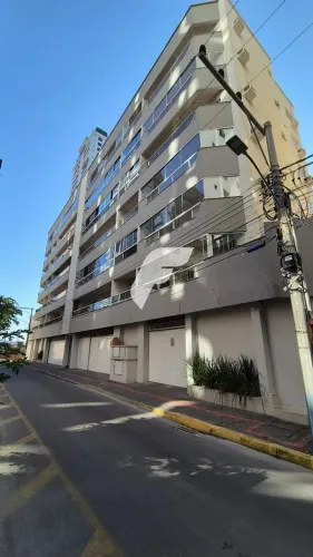 Apartamento quadra mar com 3 dormitórios sendo 1 suíte e 1 vaga em Meia Praia - Itapema/SC