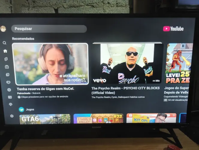 ? TV SEMP 32" Roku TV - Excelente Estado