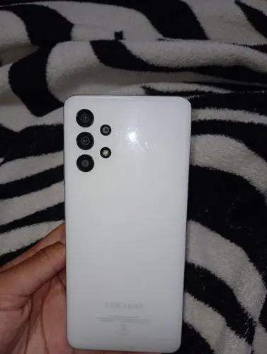 Vendo celular A32 128 GB de armazenamento como novo em 320 reais informação ao *