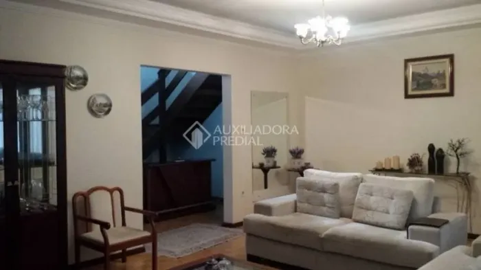 Casa no bairro Trindade com seis quartos sendo uma suíte,