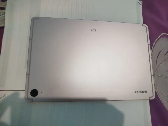 VENDE-SE TABLET SAMSUNG Fé 8 De RAM e 128 GB de ESPAÇO INTERNO.