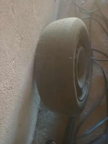 Roda com pneu aro 14