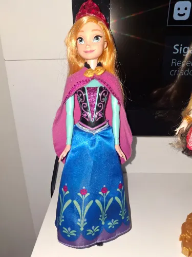 Boneca Ana Frozen Barbie