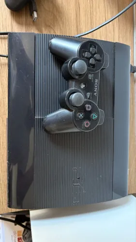 PlayStation 3 Super Slim 250gb + 2 Controles + 6 jogos