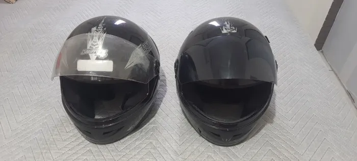 2 Capacetes preto