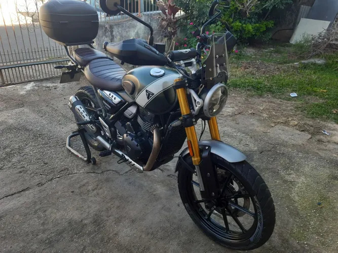 Vendo moto único dono bem conservada