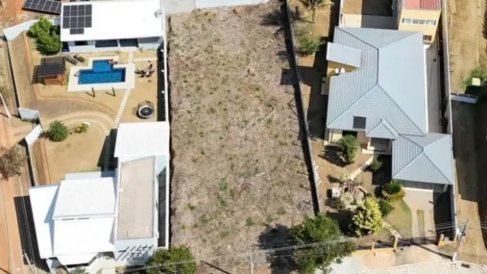 TERRENO DE 1.000 M² EM CONDOMÍNIO FECHADO