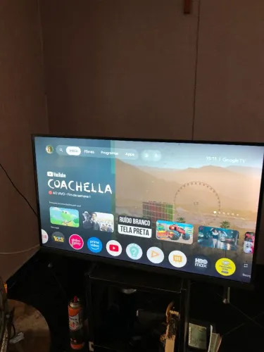 Tv 32 polegadas Phillips. Pouco usada em excelentes condições