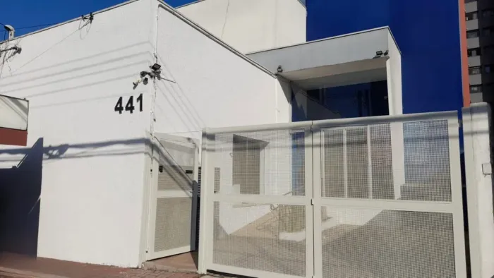 Loja na Rua Pedro de Toledo, 441  350 m²