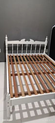 Cama estilo Colonial, madeira de lei