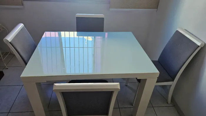Mesa retangular em MDF com 4 cadeiras