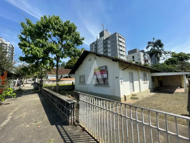 Terreno à venda no bairro Anita Garibaldi em Joinville, por R$ 1.000.000,00