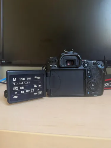  Câmera Canon EOS 70D - R$ 2.350