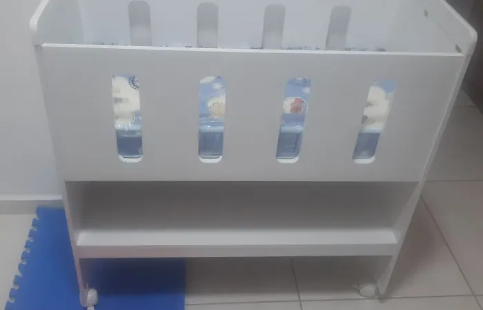 Vendo mini berço com colchão novo.