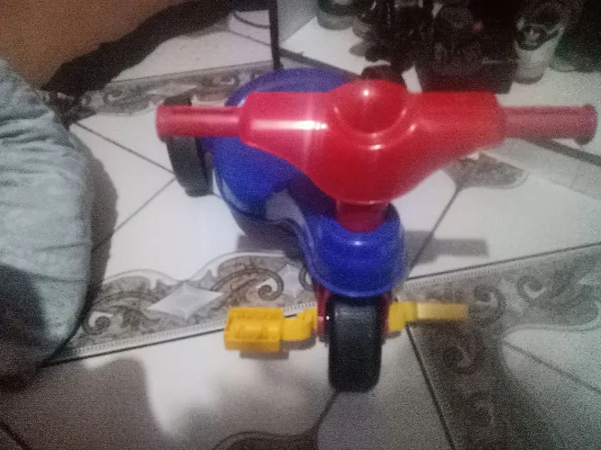 Vende se um velocípede infantil