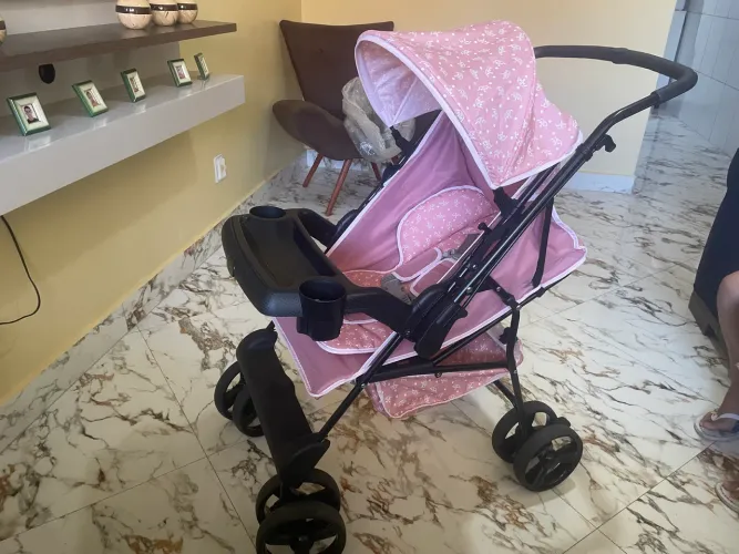 ? Carrinho de Bebê Semi Novo - Apenas 2 meses de uso - R$ 500