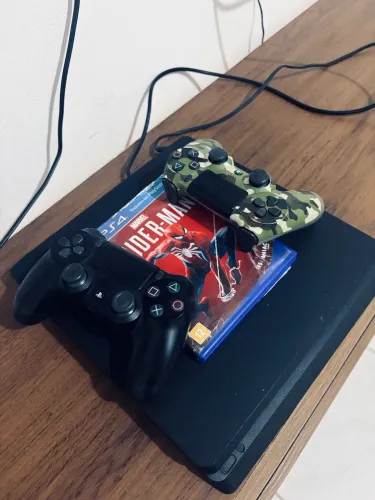 Playstation 4 em boas condições