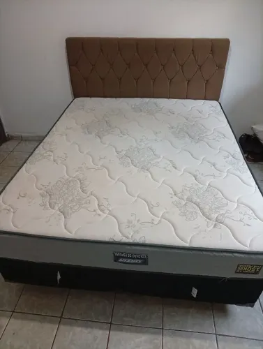 Vendo cama Queencom cabeceira 