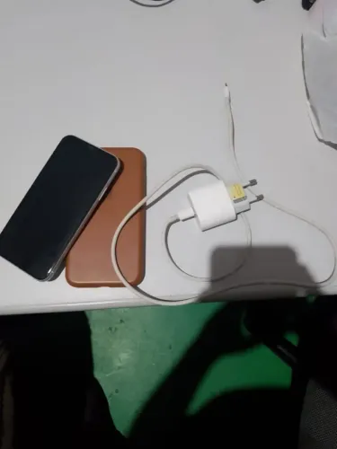 Vendo Iphone Xr 64gb, 74% de bateria 600,00 reais vindo buscar