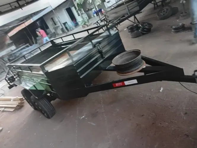 "Carreta comprimento 2.50 de mt por 1,50 Largura "