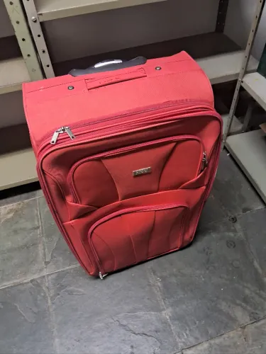 Mala de viagem, tamanho ideal para até 23kg. Perfeita para suas aventuras,com ótimo estado