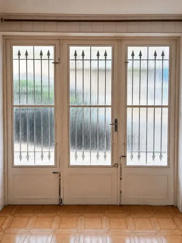 Vendo portão com 3 chaves treta e 3 normal enterresar *.