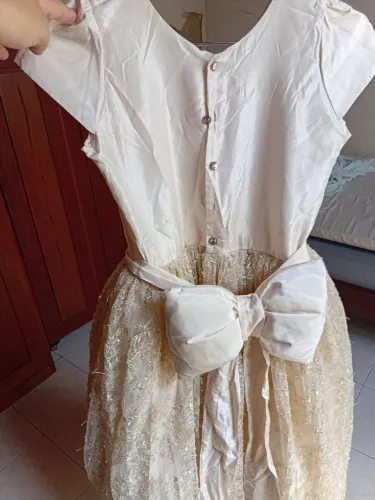 Vestido infantil,  usado 2 vezes, feito por costureira, sem nenhuma avaria. 