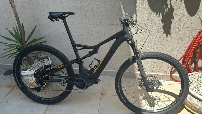 BIKE ELÉTRICA SPECIALIZED TURBO LEVO
