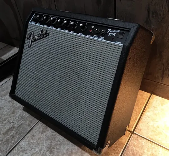 Amplificador Fender Frontman 25r.