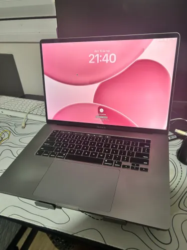 Macbook Pro 16? core i7 16GB com touch bar 