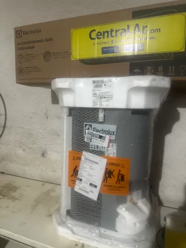 Ar-condicionado eletrolux 12.000 BTU chama no Zap *