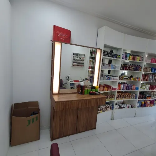 Vendo bancada cabeleireiro com armário e espelho