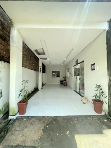 Venda de casa em via pública / tratar diretamente com o proprietário.