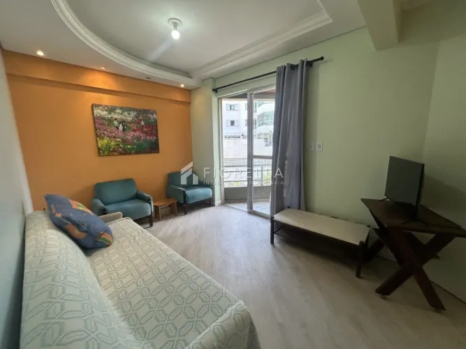 Apartamento à venda com 03 dormitórios, em Coqueiros - Florianópolis/SC.