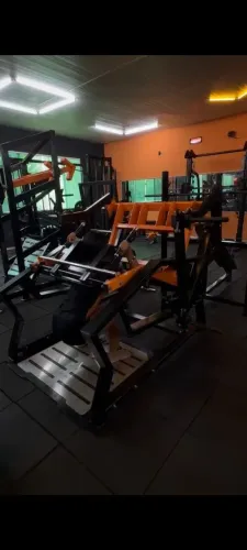 Power squat (Shark capacidade 300kg)