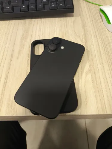 Vende-se iPhone 16 128gb em perfeito estado, todo original com caixa e carregador