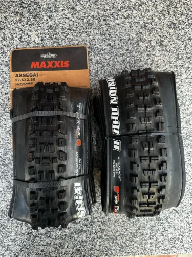 Pneus maxxis dh casing 27,5 assegai e minion dhr