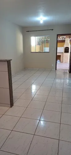 Alugo casa 2 quartos.